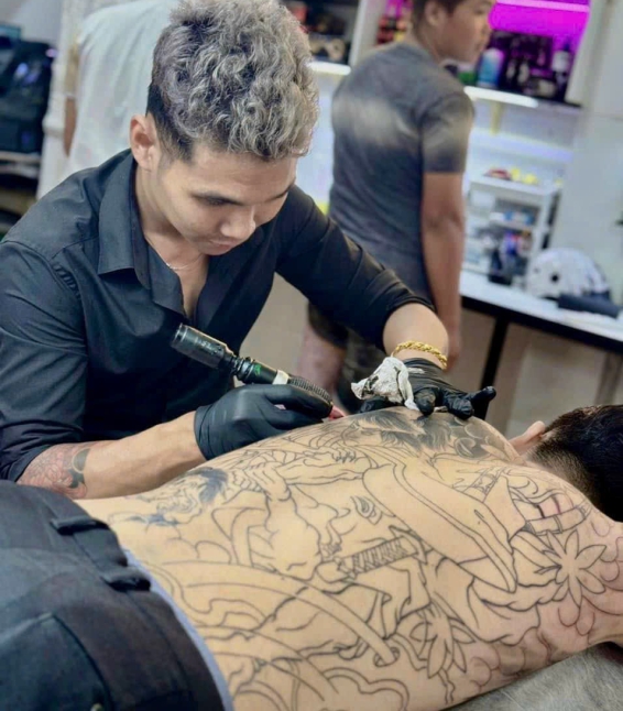 Boss tại cửa hàng 